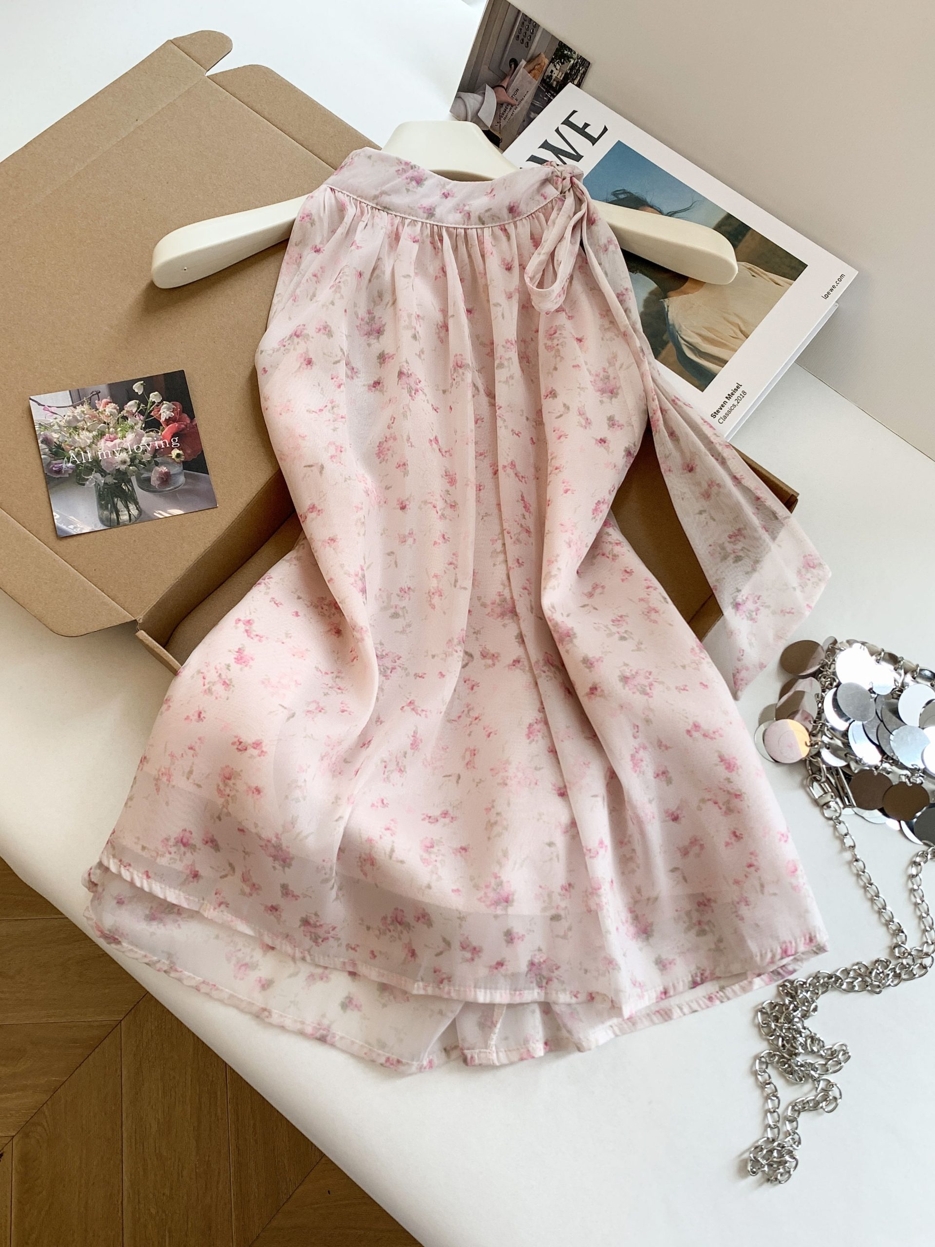 Women’s Sleeveless Chiffon Shirt with Bow Detail – Floral Print Summer Top – Style b940eb