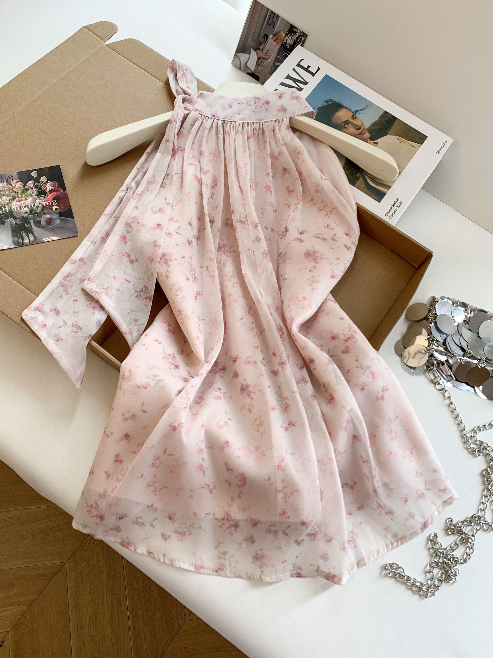 Women’s Sleeveless Chiffon Shirt with Bow Detail – Floral Print Summer Top – Style b940eb