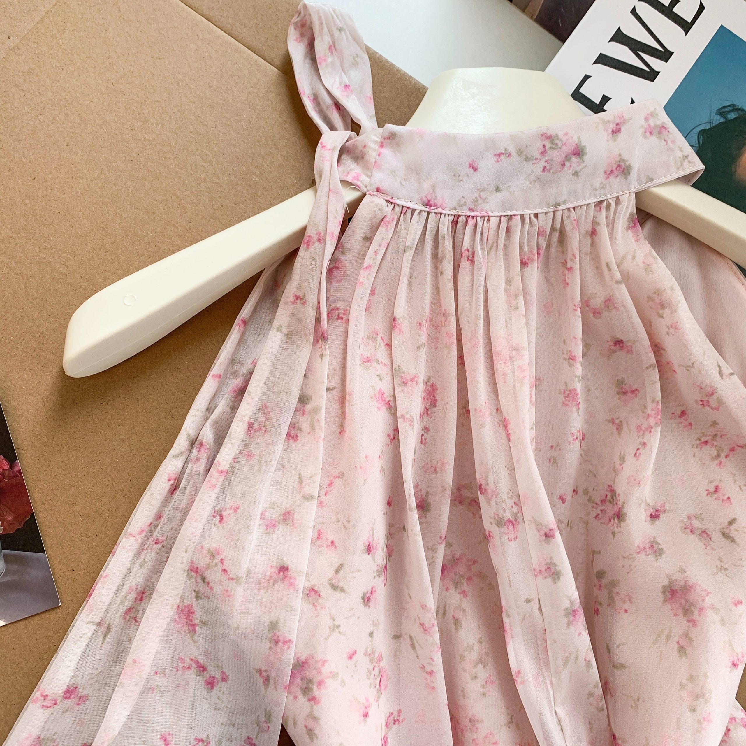 Women's Sleeveless Chiffon Shirt with Bow Detail - Floral Print Summer Top - Style b940eb - Image 5